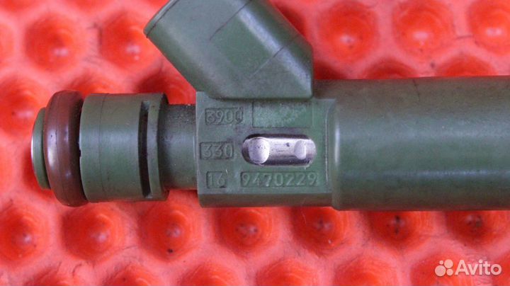 Форсунка топливная Volvo C30 MK38 B5244S4 9470229