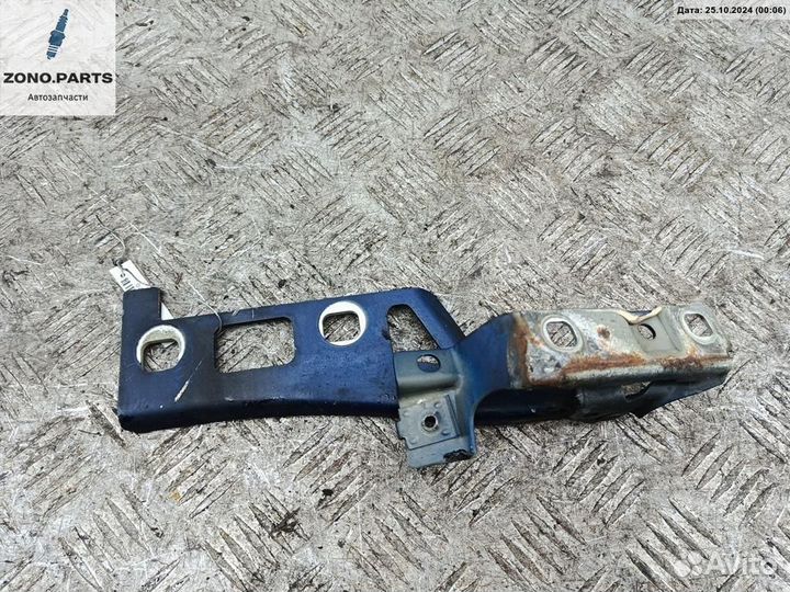 Петля капота правая 13224577 на Opel Zafira B