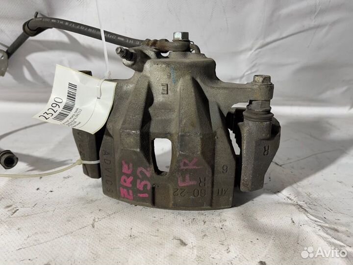 Суппорт передний правый Toyota Auris ZRE152