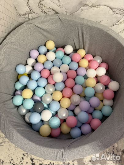 Сухой бассейн с шариками
