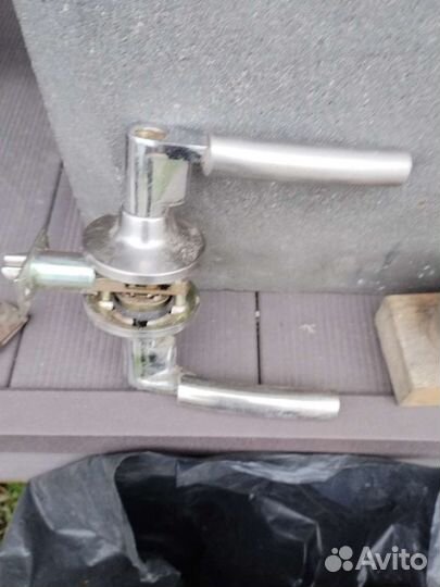 Дверная межкомнатная ручка