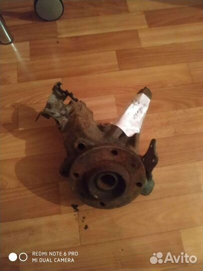 Поворотный кулак в сборе со ступицей peugeot 306