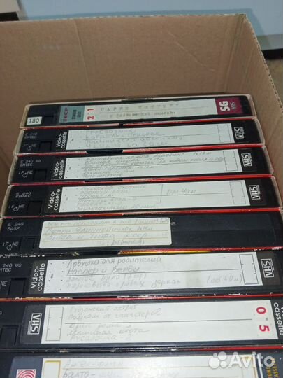 Видеокассеты с фильмами без наклейки