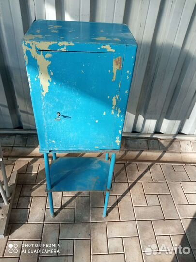 Металлический шкаф