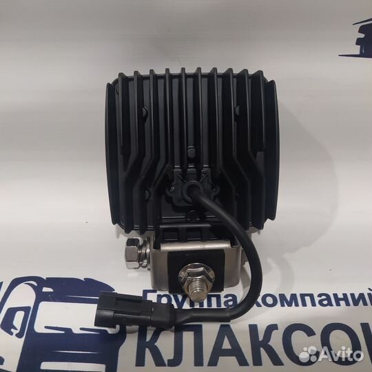 Фара передняя LED квадратная SD17-B3