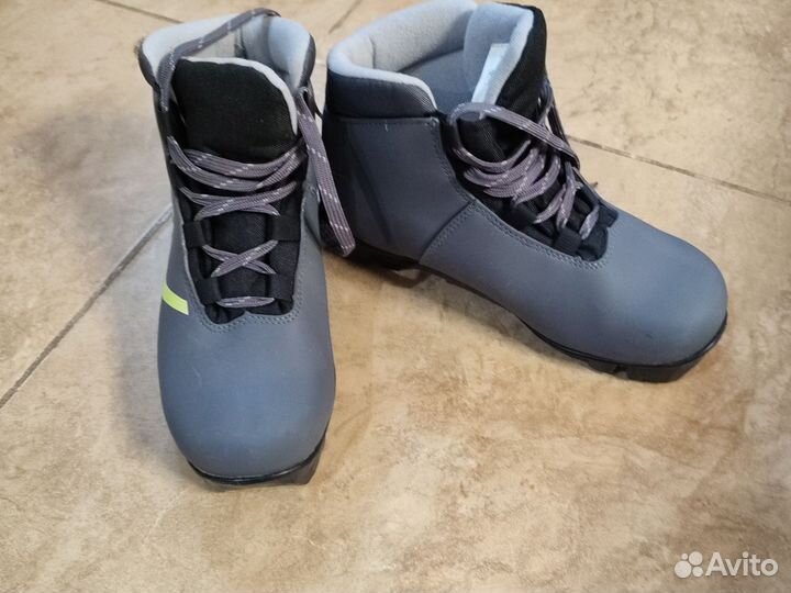 Лыжные ботинки