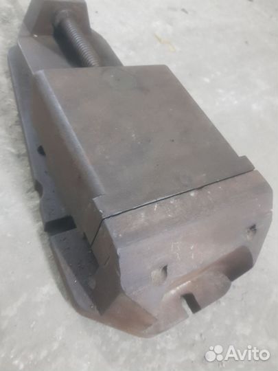 Тиски токарные