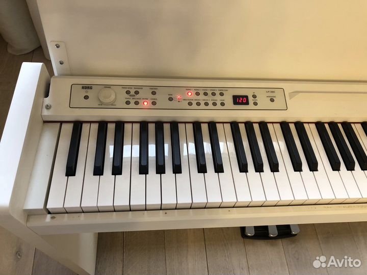 Цифровое пианино korg LP 380