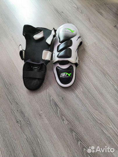 Защита на ноги для единоборства