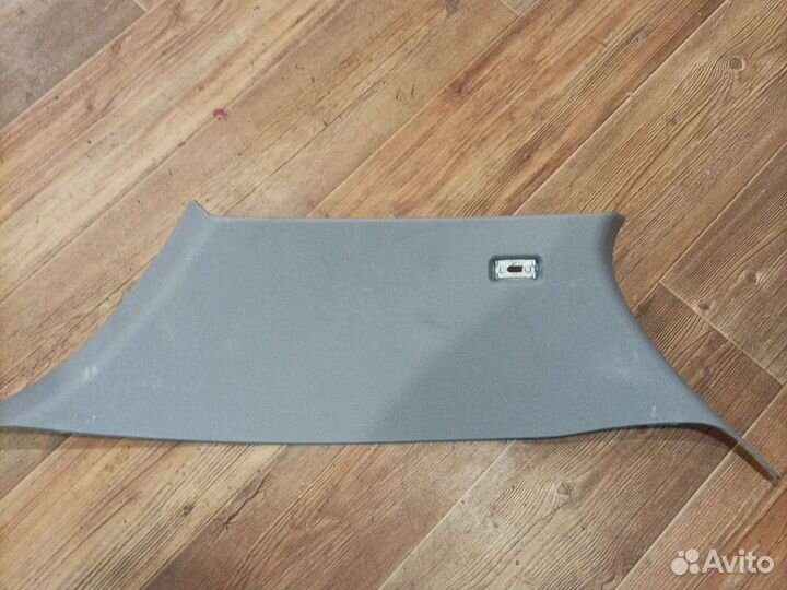 Обшивка задней стойки BMW E87