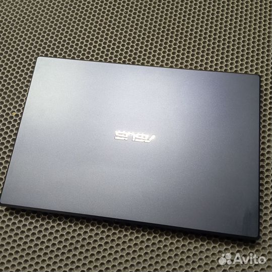 Игровой ноутбук i7-9750H, GTX 1650, SSD 256 гб