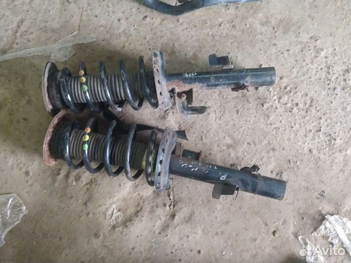 Стойка амортизатора land rover Freelander 2