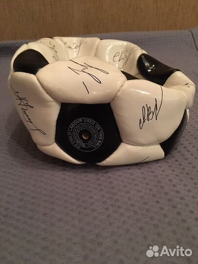 Футбольный мяч с автографами