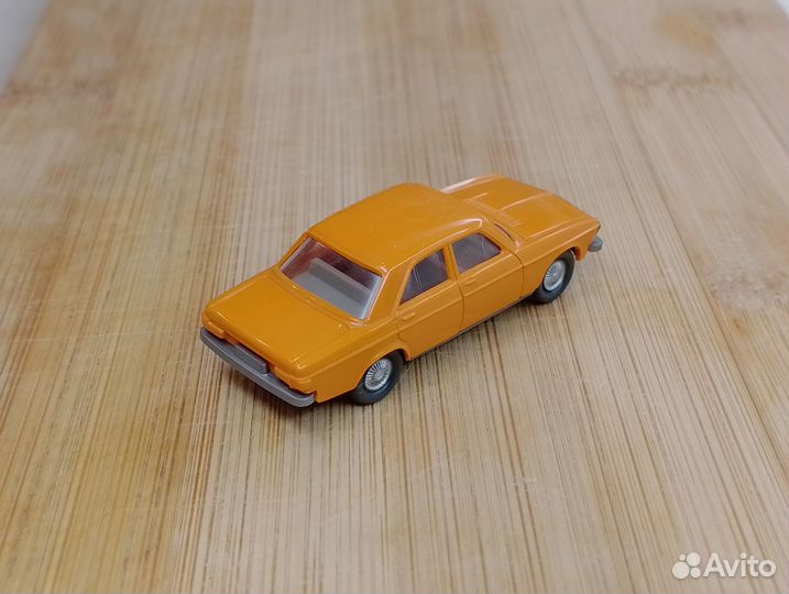 Audi 100 C1 (1968-1976)