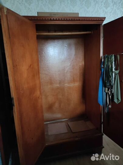 Шкаф старинный