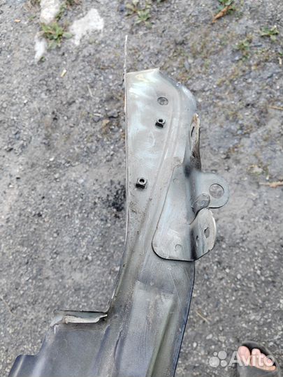 Планки крепления правого крыла Туарег GP