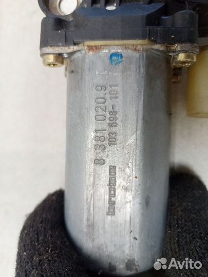 Моторчик переднего правого стеклоподъемника