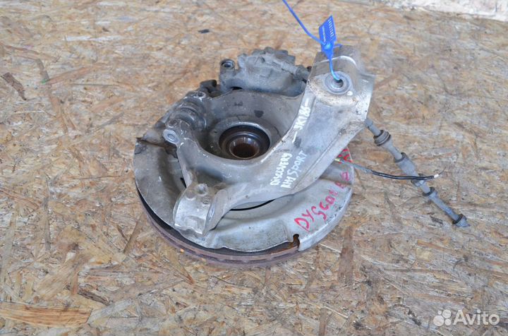 Кулак передний правый Land Rover Discovery Sport