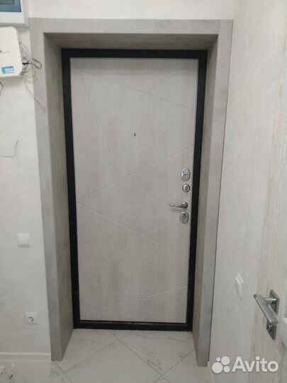 Входная дверь с откосами