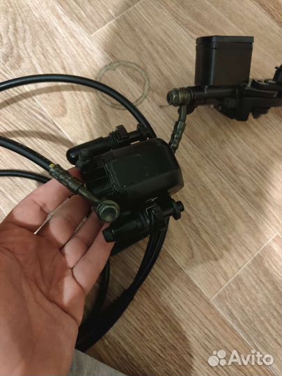 Гидравлический тормоз для мототехники