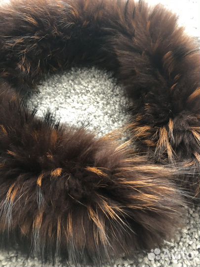 Меховая опушка енот