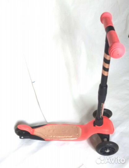 Самокат трехколесный