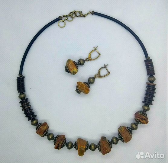 Комплект украшений из янтаря
