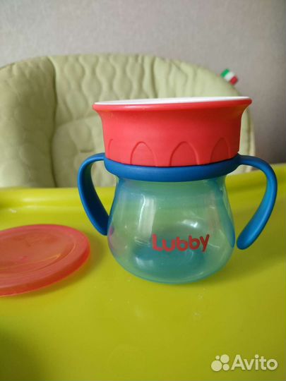 Принадлежности для кормления малыша