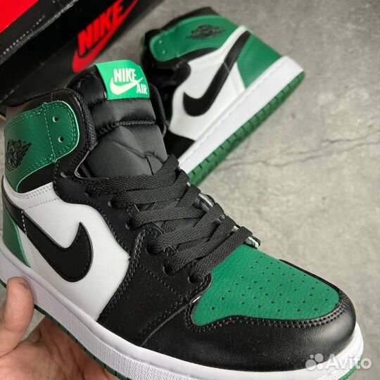 Nike Air Jordan 1 Retro High Pine Green