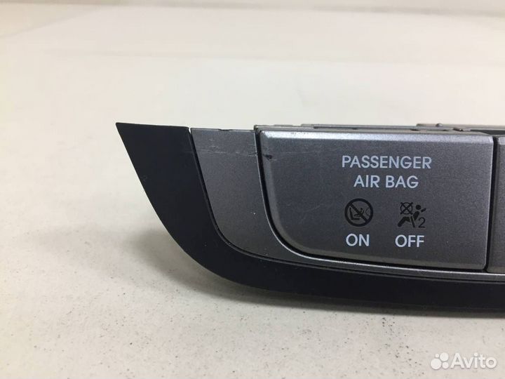 Кнопка аварийной сигнализации Hyundai ix35 LM 2010