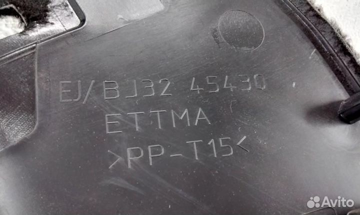 Обшивка багажного отсека правая Land Rover Range Rover Evoque