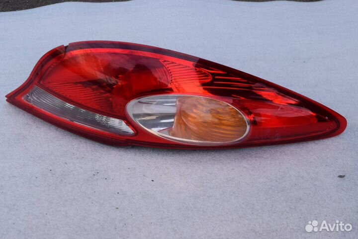 Фонарь задний левый Toyota Solara 2