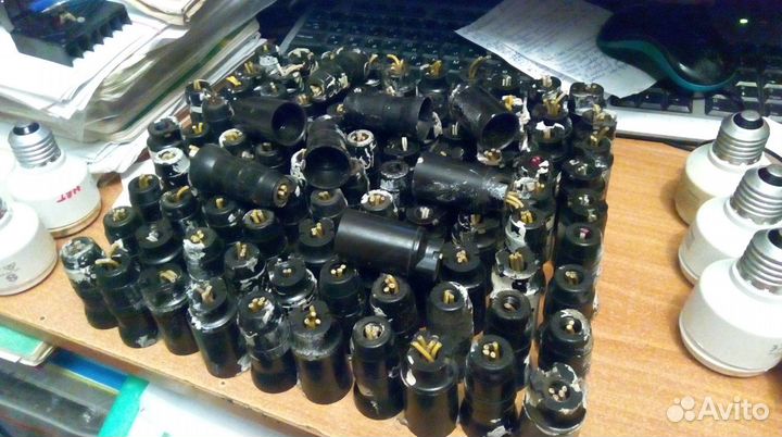 Патрон Е-14,Е-27 Изолятор Стартер к люминисц лампе