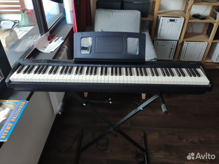 Roland FP 10 цифровое фортепиано со стойкой