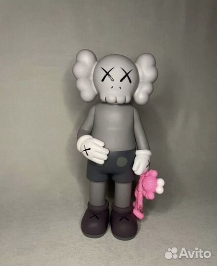 Игрушка Bearbrick kaws