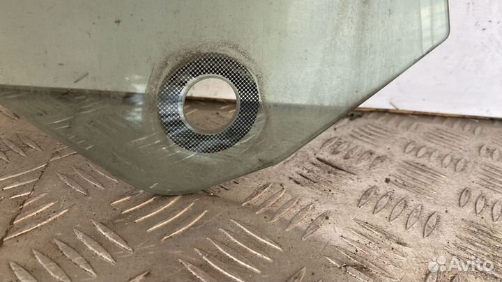 Стекло двери передней Прав. 51337275396 бмв