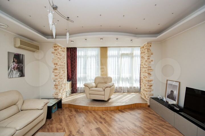 5-к. квартира, 150 м², 2/5 эт.