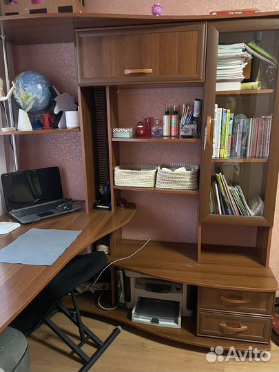 Условой письменный стол