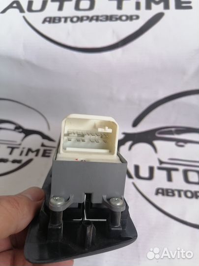 Кнопки стеклоподъемников toyota corolla-auris