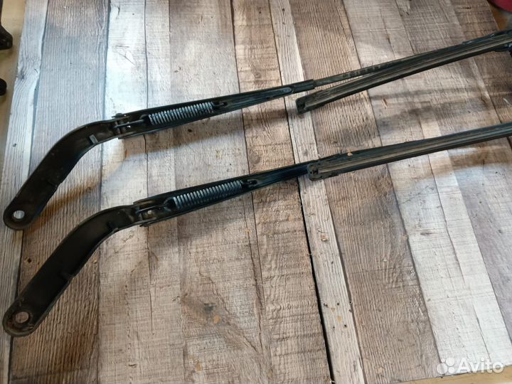 Поводки дворников Volkswagen Crafter 2.0л 2011