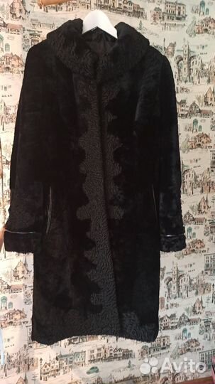 Шуба из мутона с отделкой из каракуля
