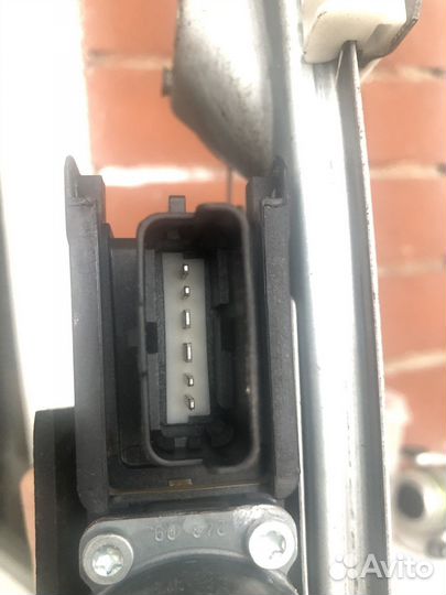 Стеклоподьемник левый задний peugeot 308