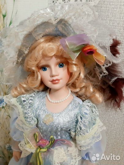Кукла фарфоровая коллекционная