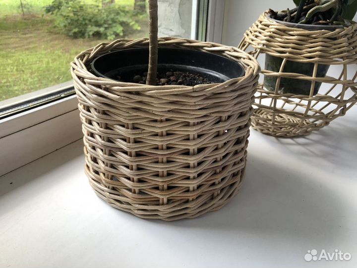 Корзина плетеная из бумажной лозы