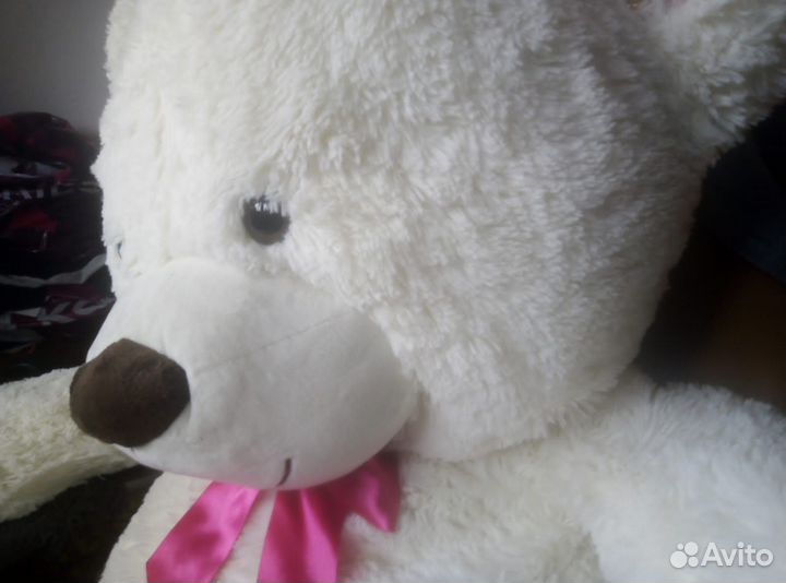 Большой плюшевый медведь