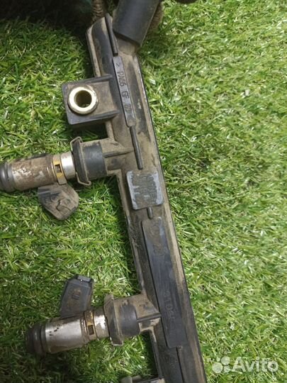 Топливная рампа с форсунками Fiat Albea