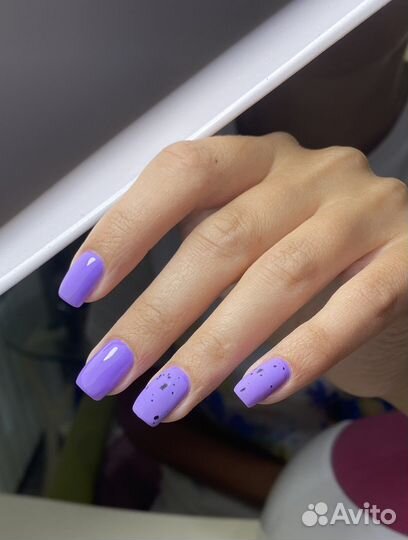 Педикюр с покрытием лаком