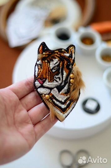 Брошь тигр