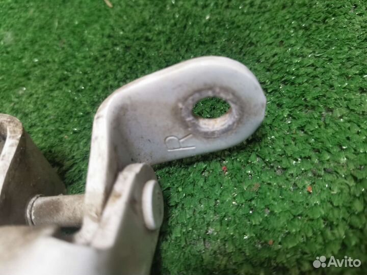 Петля двери toyota highlander 2 правая