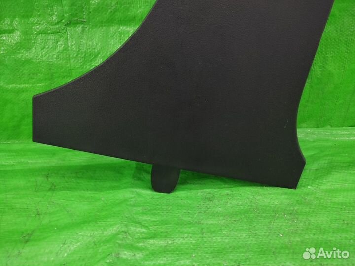 Обшивка сред. стойки прав. ниж. Patriot/Compass